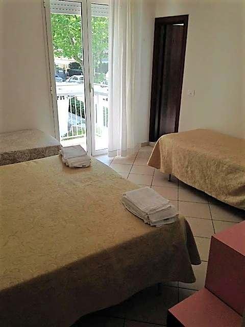 Camera Familiare con Bagno Privato